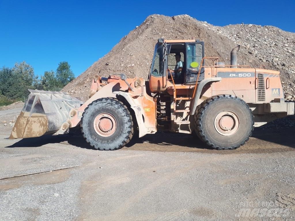 Doosan DL 500 Iekrāvēji uz riteņiem