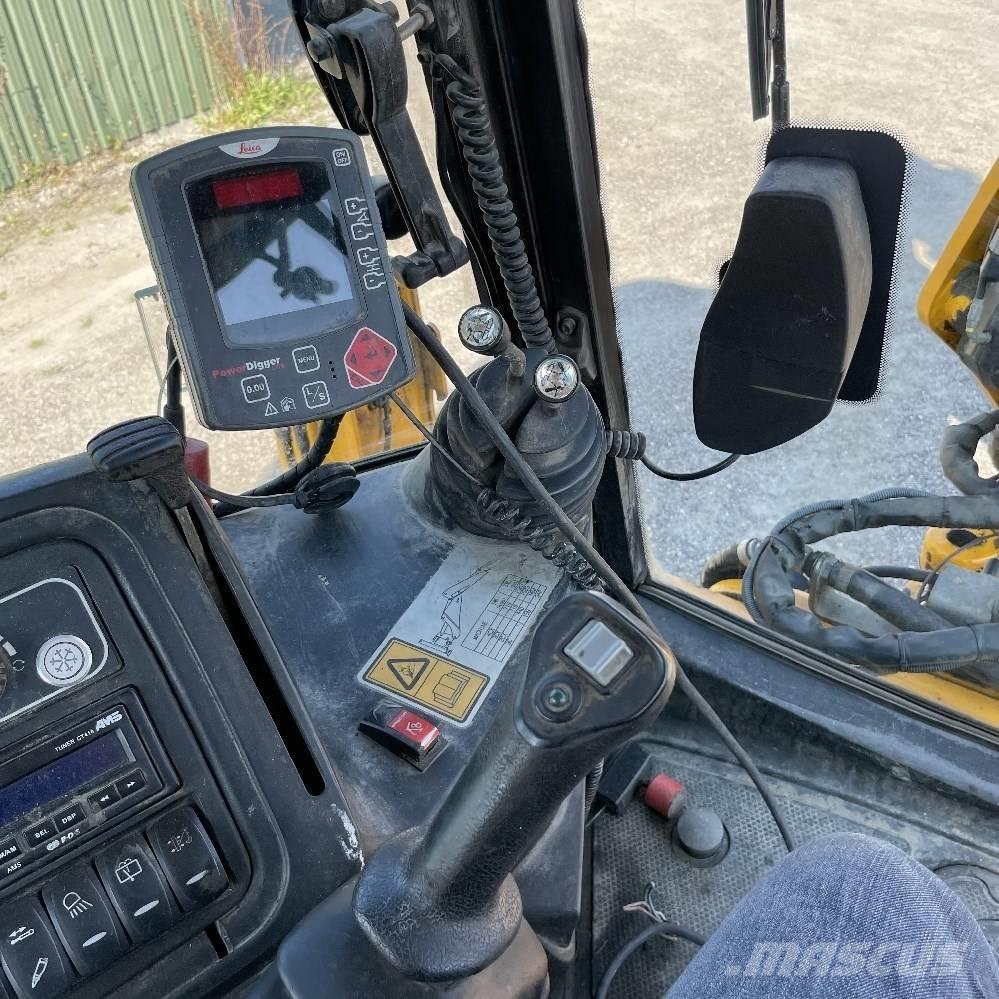 JCB 4 CX Ekskavatori-iekrāvēji
