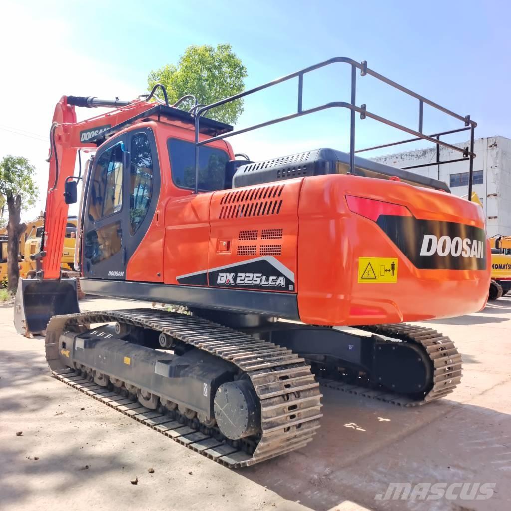 Doosan DX 225 LCA Kāpurķēžu ekskavatori