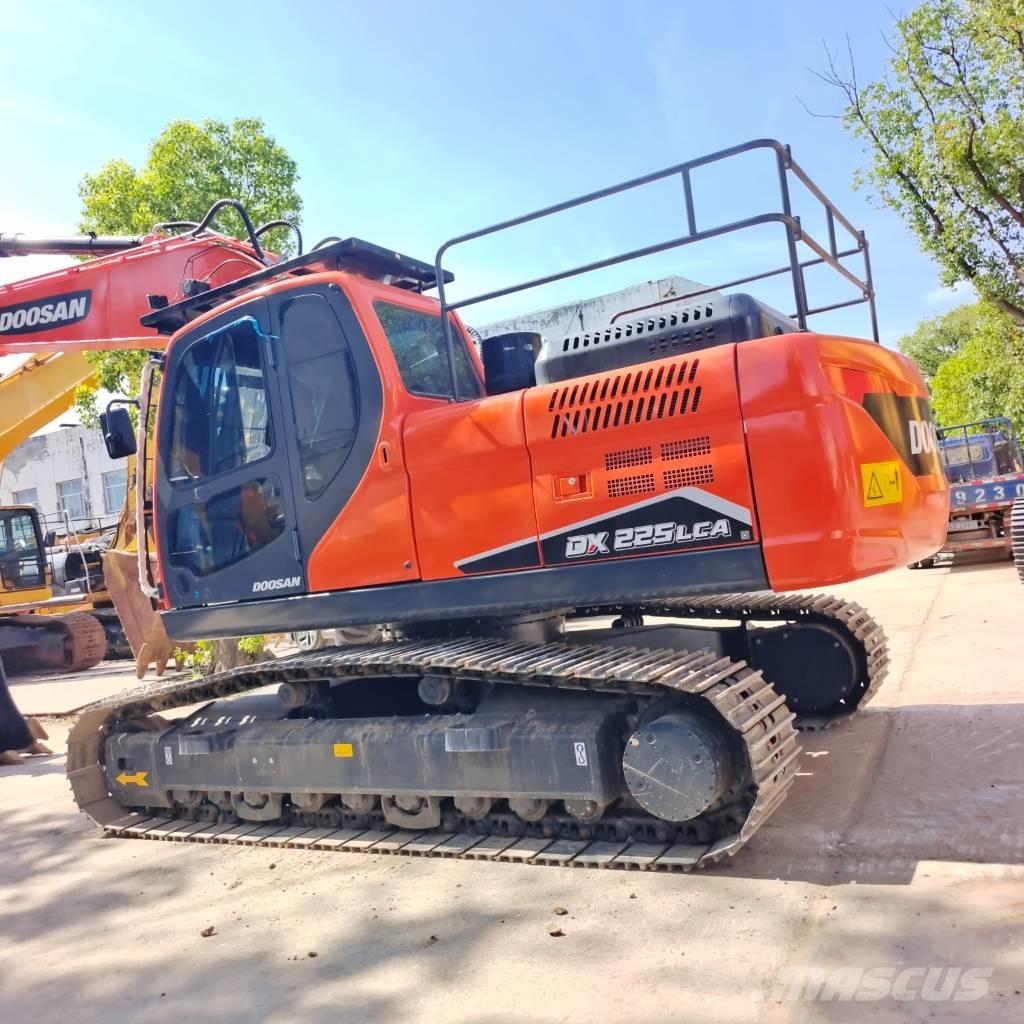 Doosan DX 225 LCA Kāpurķēžu ekskavatori