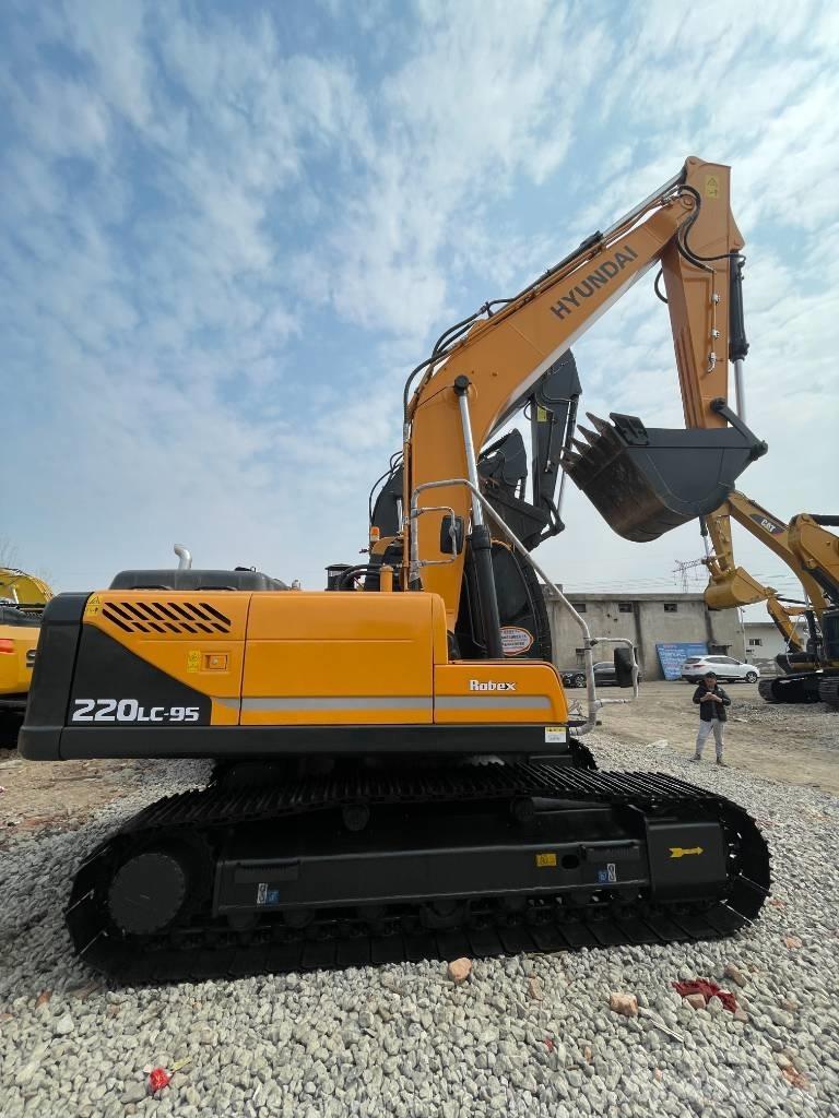 Hyundai 220 Kāpurķēžu ekskavatori