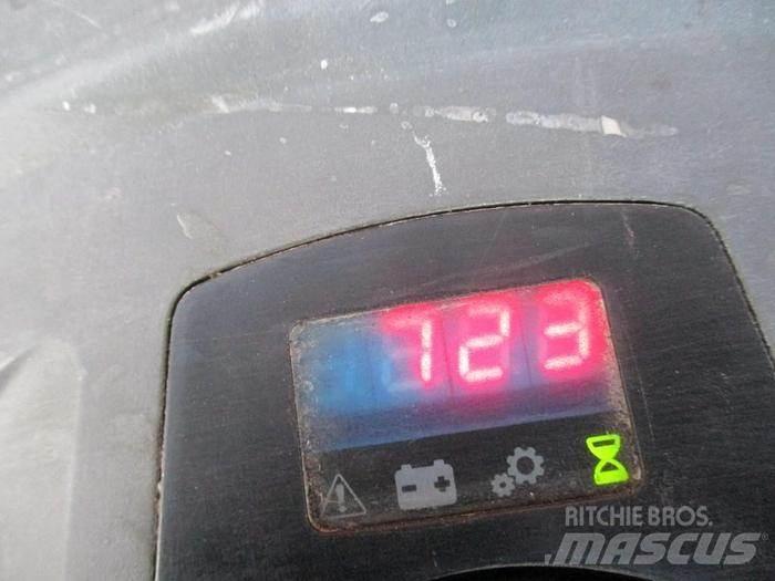 Toyota LWE 140 Zemie palešu pacēlāji