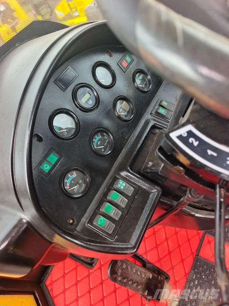 CAT 966 H Kāpurķēžu ekskavatori