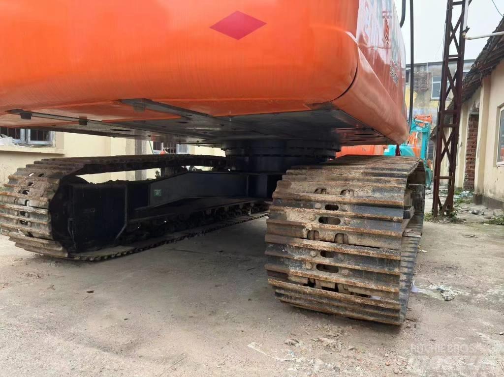 Hitachi ZX 210 Kāpurķēžu ekskavatori