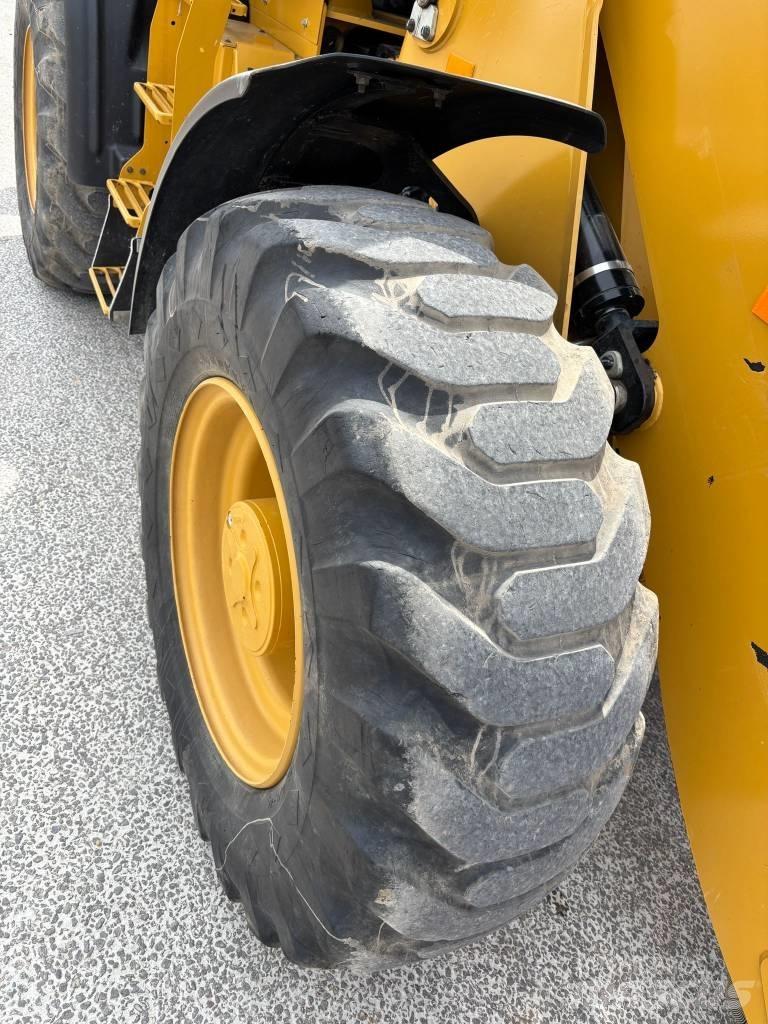 CAT 918 M Iekrāvēji uz riteņiem