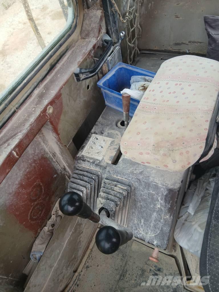 Komatsu WA 600-1 Iekrāvēji uz riteņiem