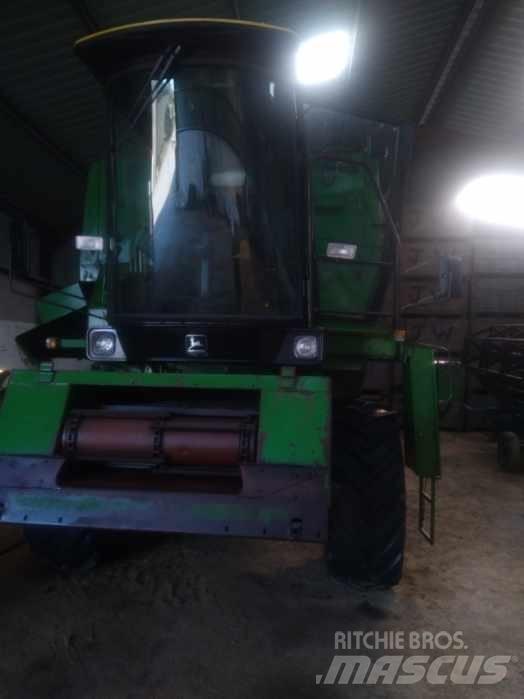 John Deere 1065 Ražas novākšanas kombaini