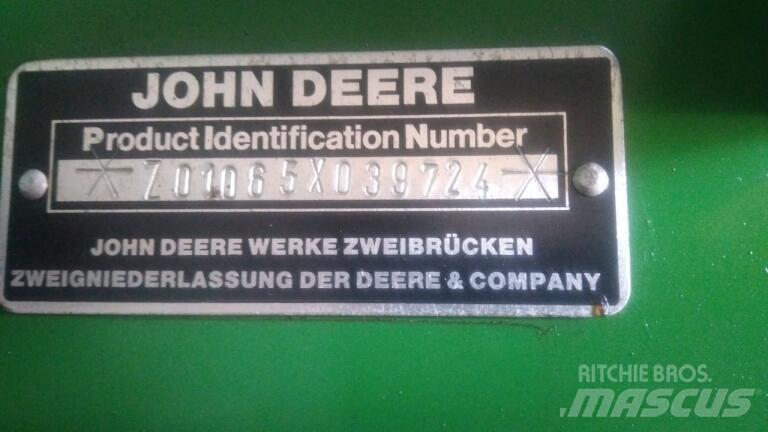 John Deere 1065 Ražas novākšanas kombaini