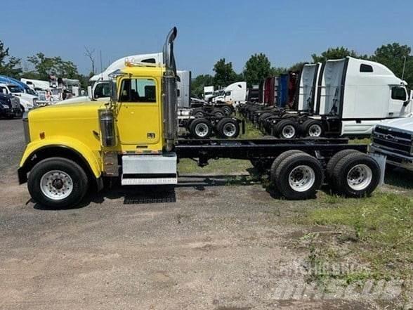 Freightliner FLD120 Šasija ar kabīni