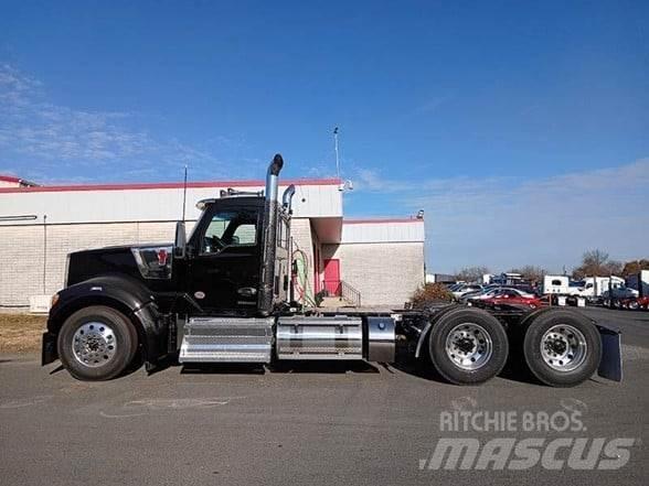 Kenworth W990 Vilcēji