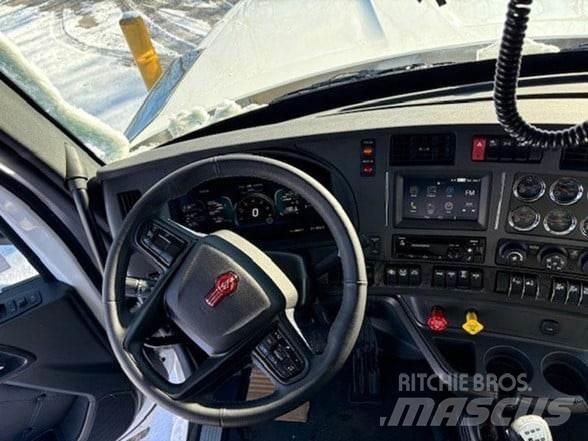 Kenworth W990 Pašizgāzējs