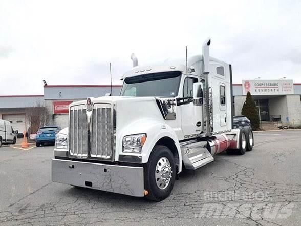 Kenworth W990 Vilcēji
