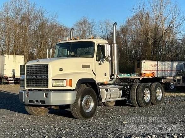 Mack CL733 Vilcēji