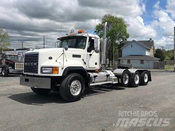 Mack CL733 Vilcēji