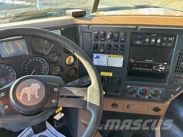 Mack GRANITE GU713 Pašizgāzējs