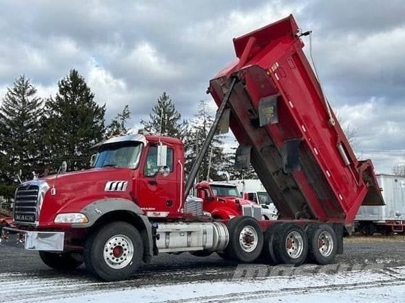 Mack GRANITE GU813 Pašizgāzējs