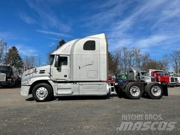 Mack PINNACLE CXU613 Vilcēji