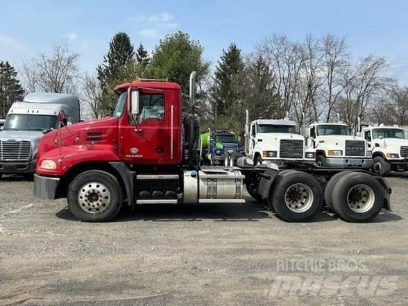 Mack PINNACLE CXU613 Vilcēji