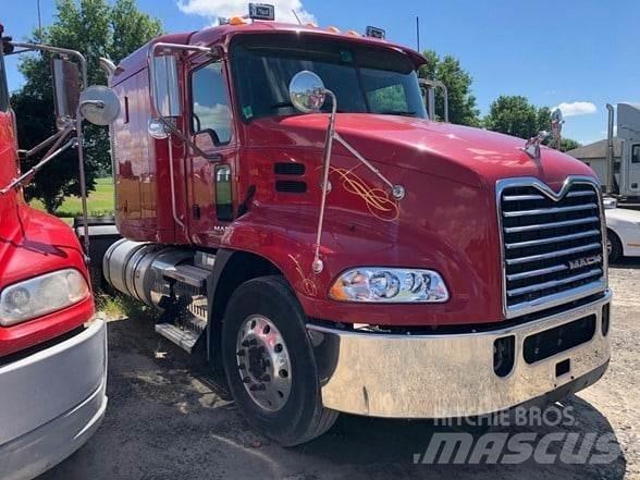 Mack PINNACLE CXU613 Vilcēji