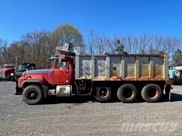 Mack RD688S Pašizgāzējs