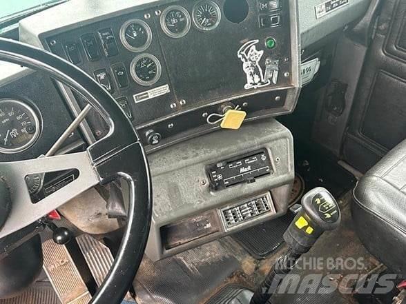 Mack RD688SX Pašizgāzējs