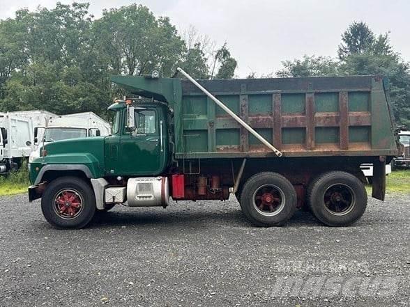 Mack RD688SX Pašizgāzējs