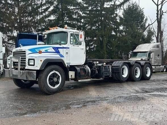 Mack RD690 Atkritumu izvešanas transports