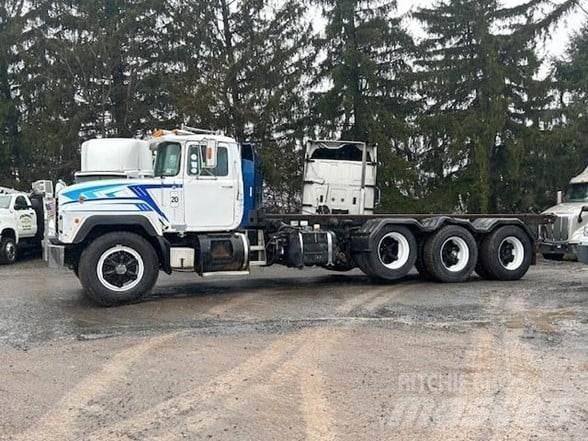 Mack RD690 Atkritumu izvešanas transports