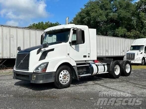 Volvo VNL64T300 Vilcēji