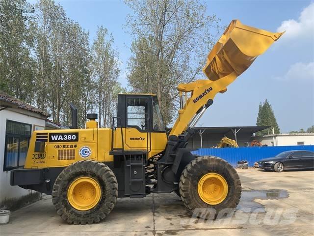 Komatsu WA380 Iekrāvēji uz riteņiem