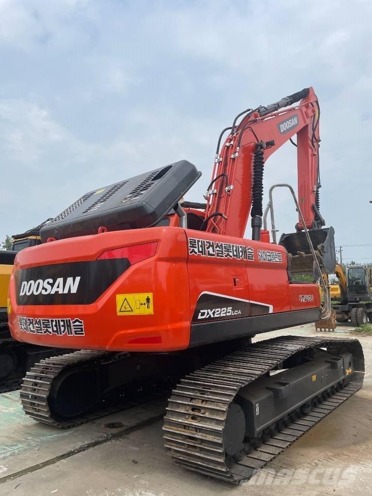 Doosan DX 225 LC Kāpurķēžu ekskavatori