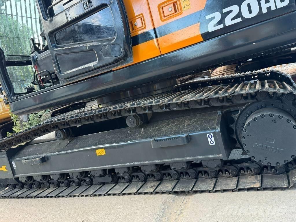 Hyundai 220HX Kāpurķēžu ekskavatori