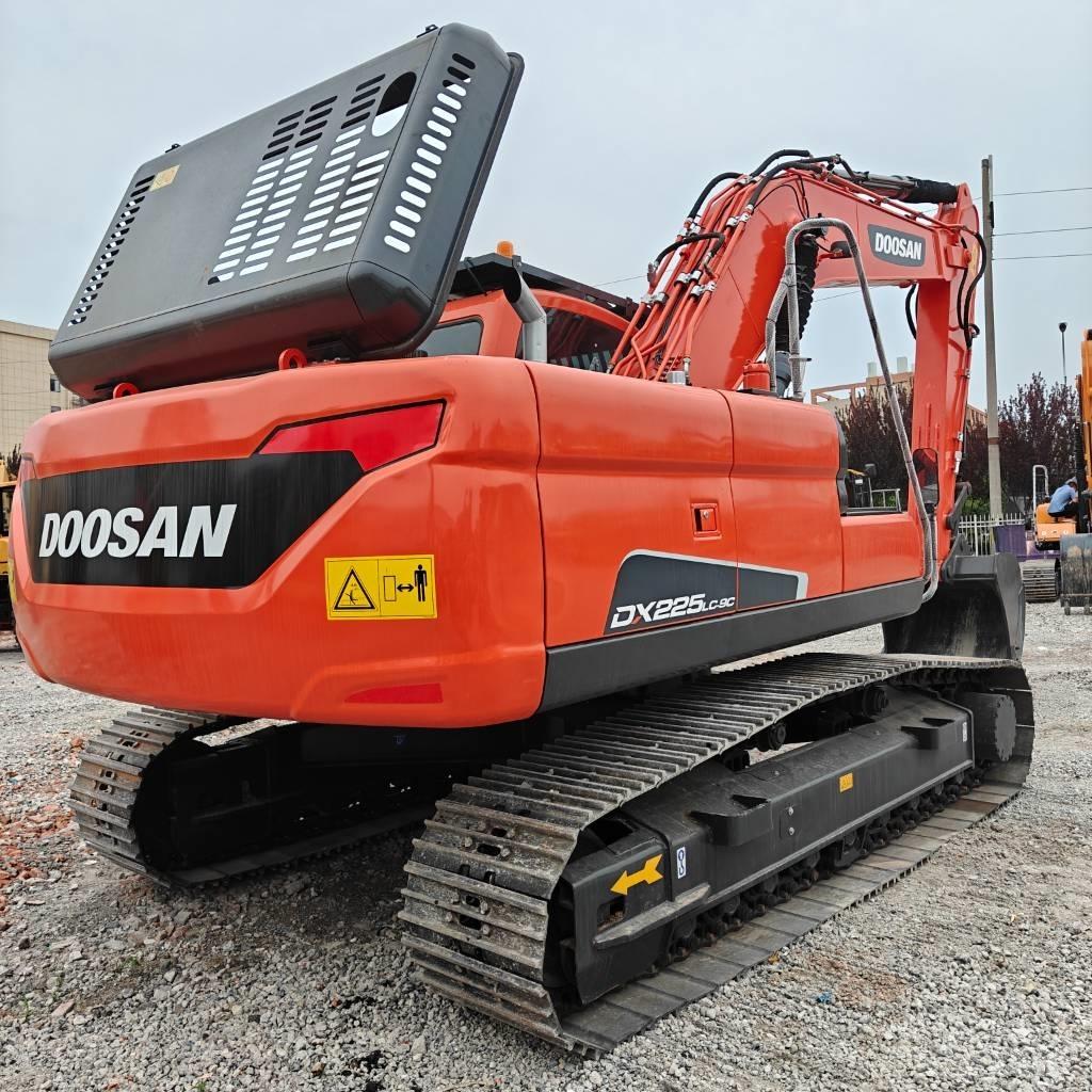 Doosan DX225LC-9C Kāpurķēžu ekskavatori