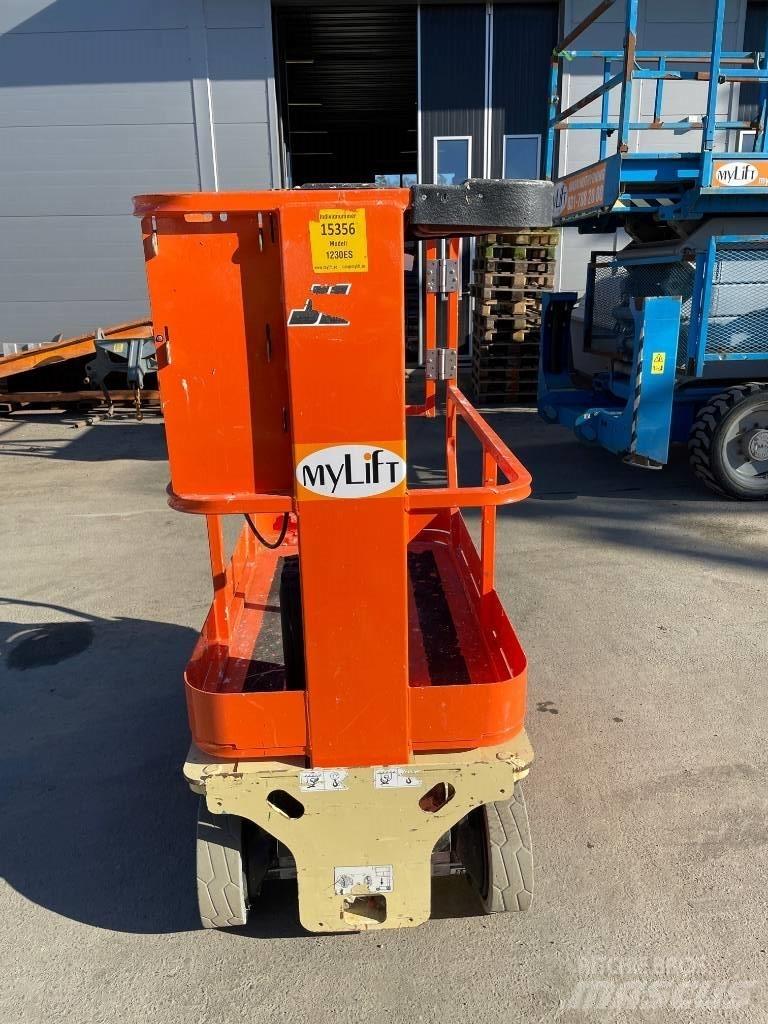 JLG 1230 Šķerveida pacēlāji