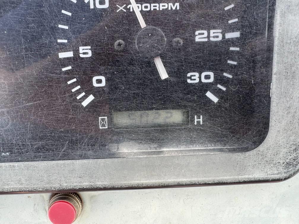 Sakai GW 750-2 Pneimatiskie veltņi