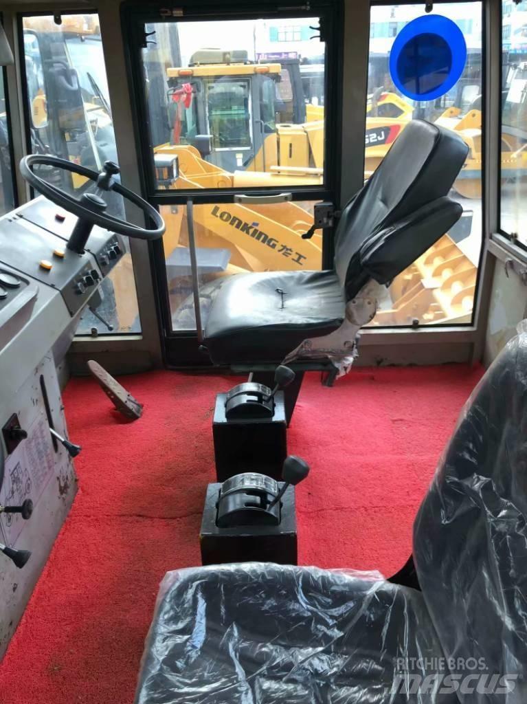 XCMG XP301 Pneimatiskie veltņi