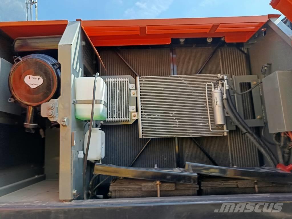Hitachi ZX 200 Kāpurķēžu ekskavatori