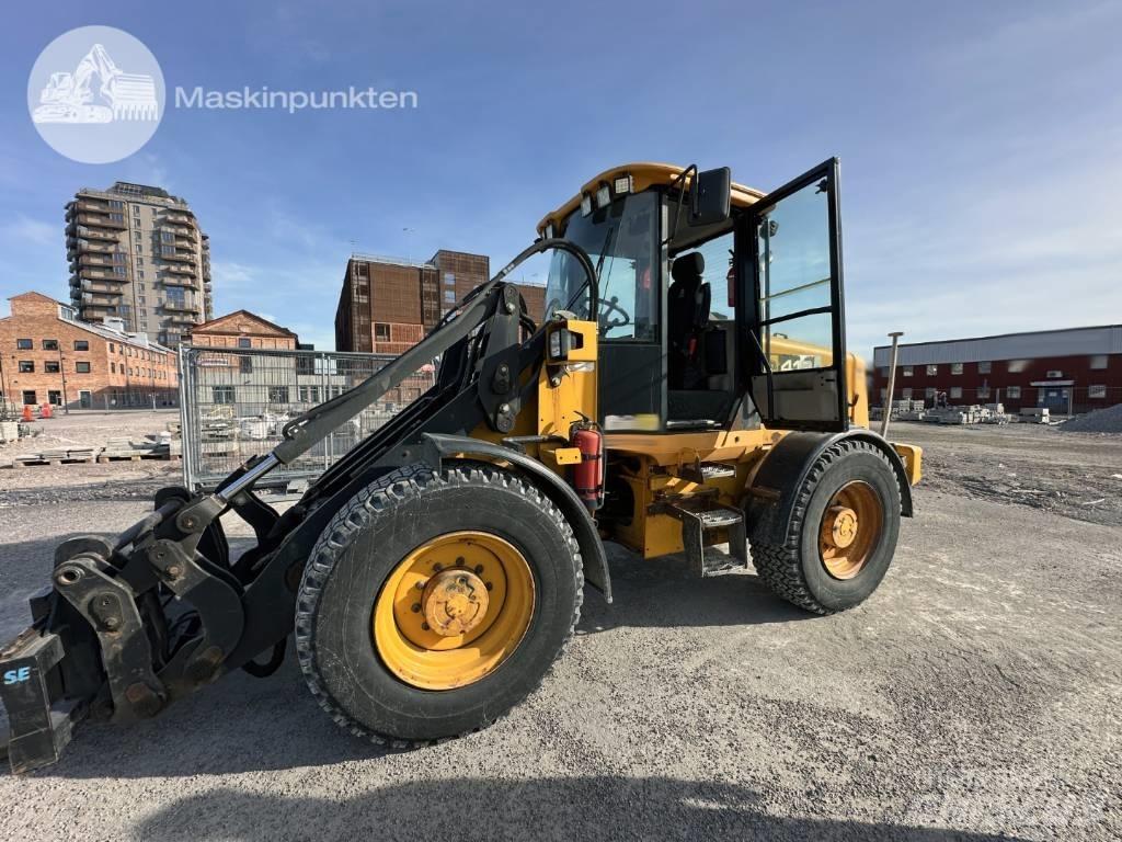 JCB 412 S Iekrāvēji uz riteņiem