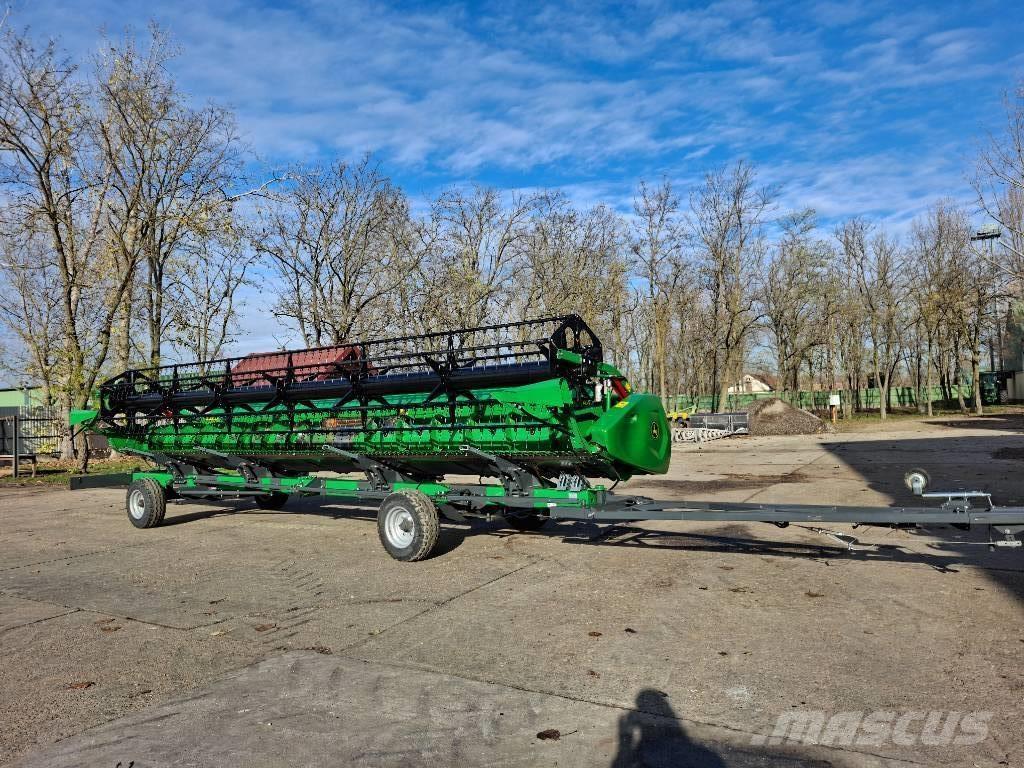 John Deere S7 900 Ražas novākšanas kombaini