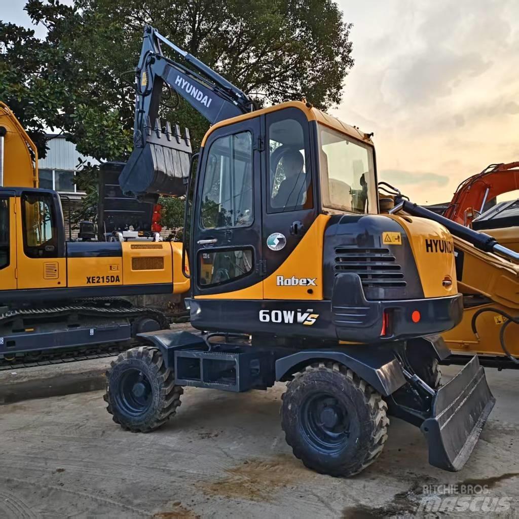 Hyundai 60 W Ekskavatori uz riteņiem