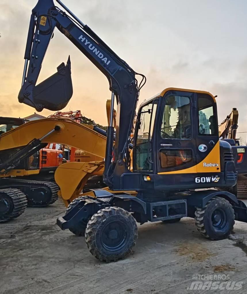 Hyundai 60 W Ekskavatori uz riteņiem