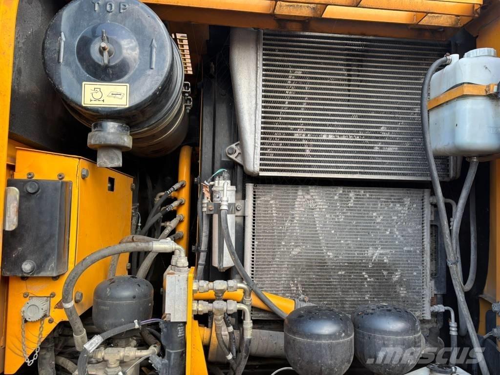 Hyundai 140W-7A Ekskavatori uz riteņiem
