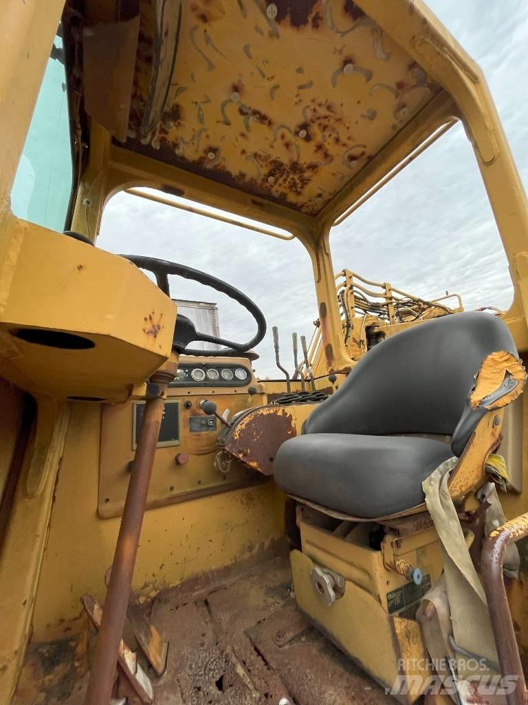 CAT 615 C Skrēperi
