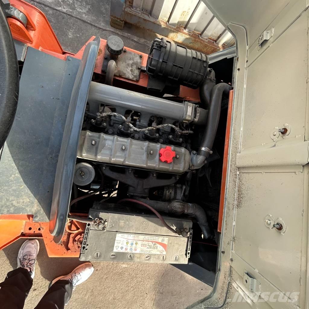  合力叉车 1t Tehnika ar dīzeļa dzinēju