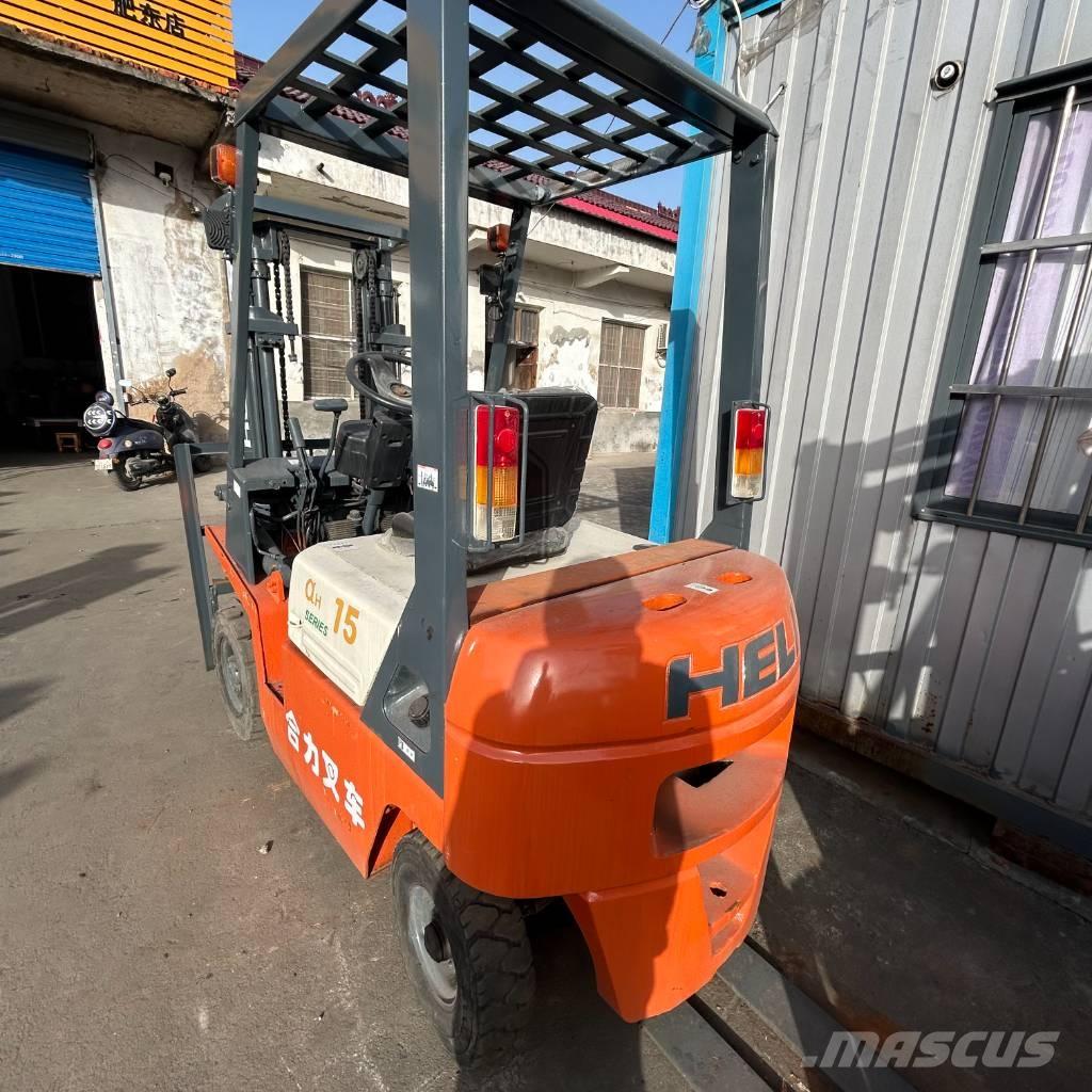  合力叉车 1t Tehnika ar dīzeļa dzinēju