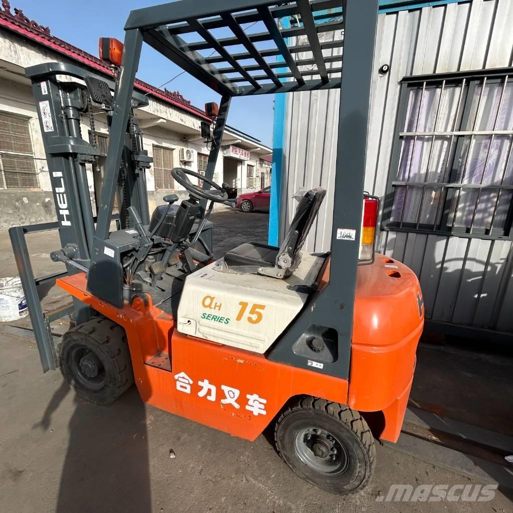  合力叉车 1t Tehnika ar dīzeļa dzinēju