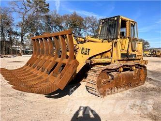 CAT 973 LGP Kāpurķēžu iekrāvēji