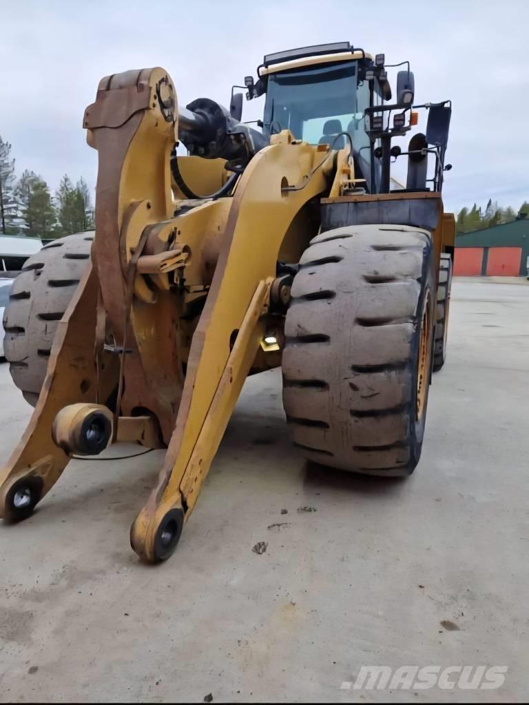 CAT 988K Iekrāvēji uz riteņiem