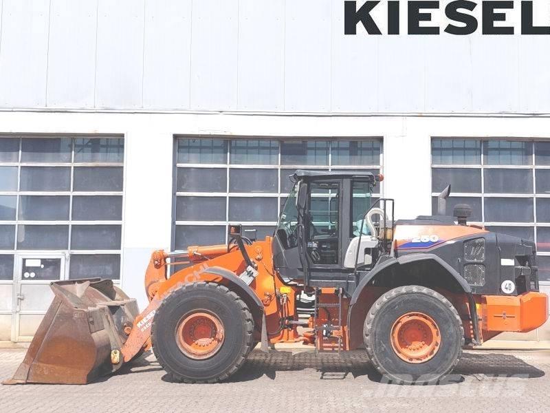 Hitachi ZW 250-6 Iekrāvēji uz riteņiem