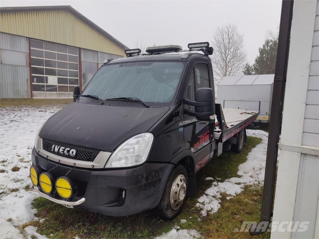Iveco 35C13 4x2 Evakuators ar manipulatoru